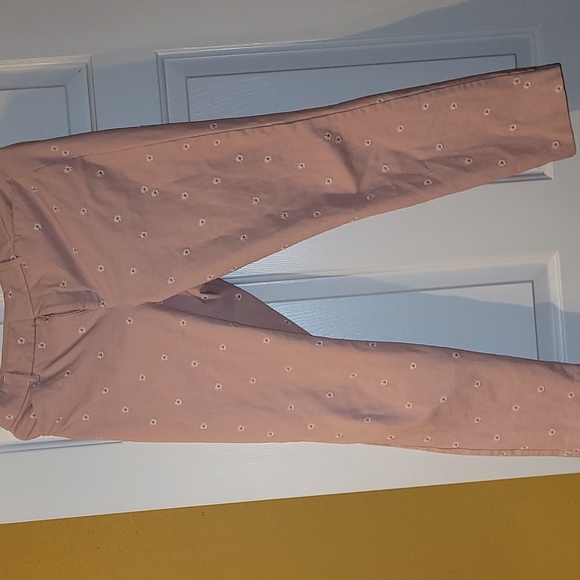 Old Navy Pants - Old navy pink daisy Size 12 pants
